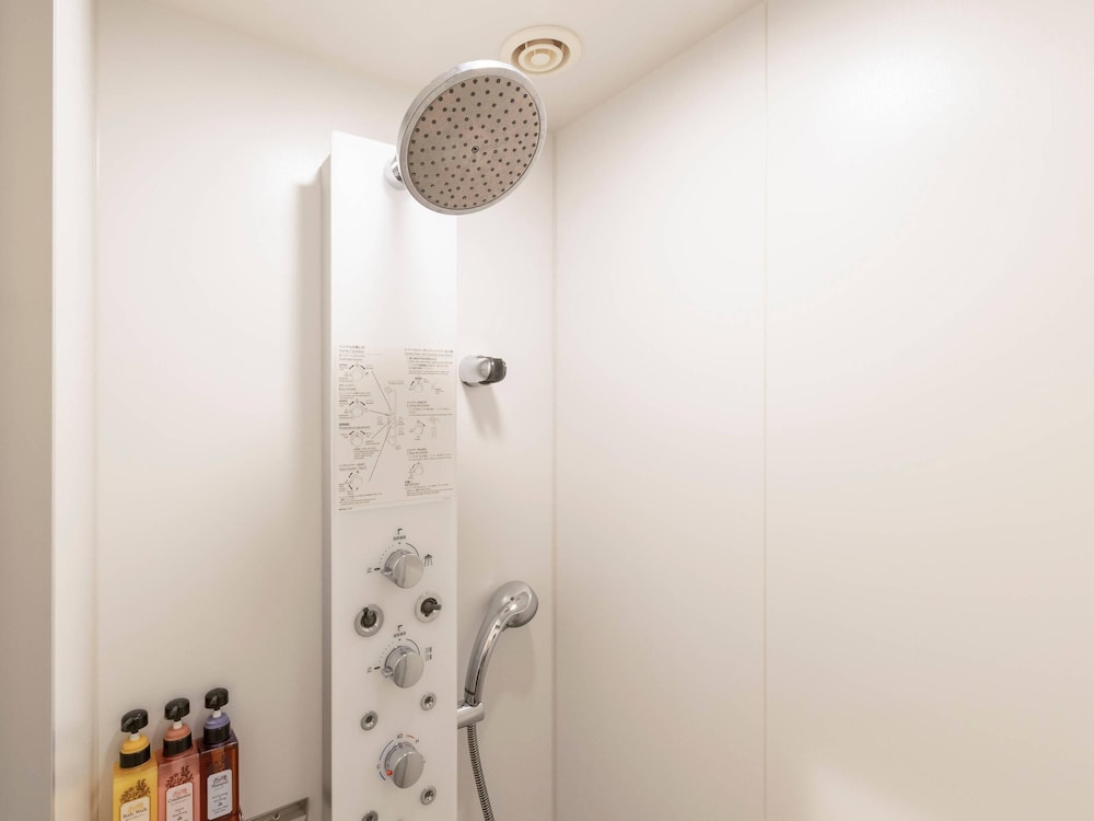 スタンダード ルーム シングルベッド 2 台 禁煙 バスルーム1 | コンフォートイン東京六本木