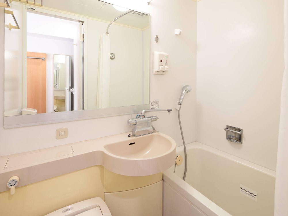 スタンダード ダブルルーム ダブルベッド 1台 禁煙 バスルーム0 | コンフォートホテル成田