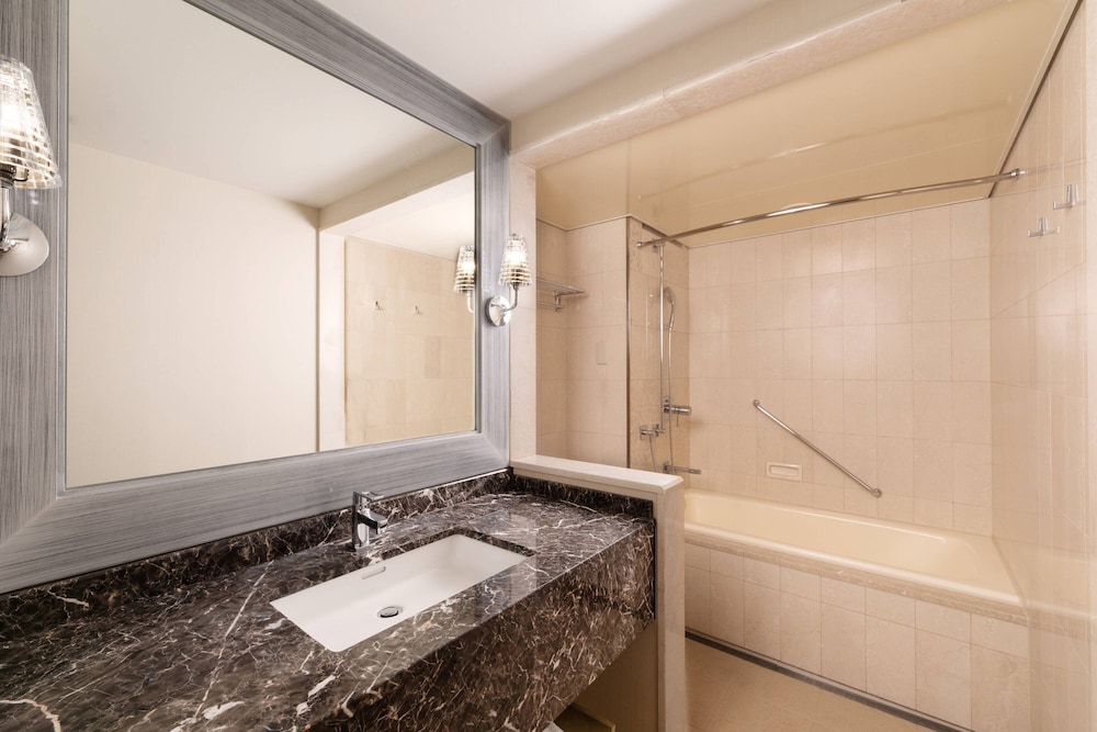 デラックス ルーム キングベッド 1 台 禁煙 シティビュー バスルーム0 | 東京マリオットホテル