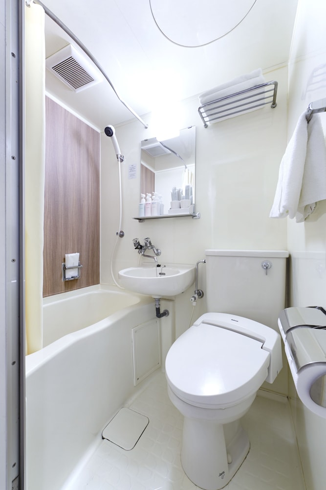 エコノミー ダブルルーム 禁煙 バスルーム0 | the b 三軒茶屋