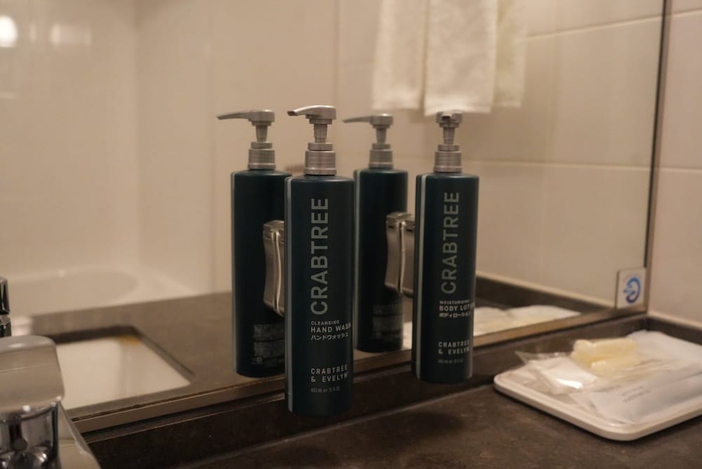 Double Hilton Guestroom バスルーム1 | ヒルトン福岡シーホーク