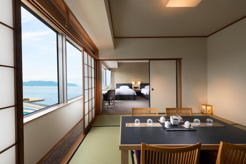 Japanese Wesuitern Suite 客室1 | ヒルトン福岡シーホーク