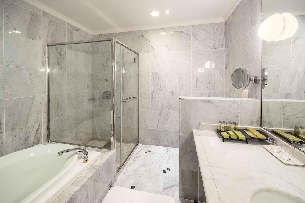 エグゼクティブツインスイート バスルーム1 | ヒルトン福岡シーホーク