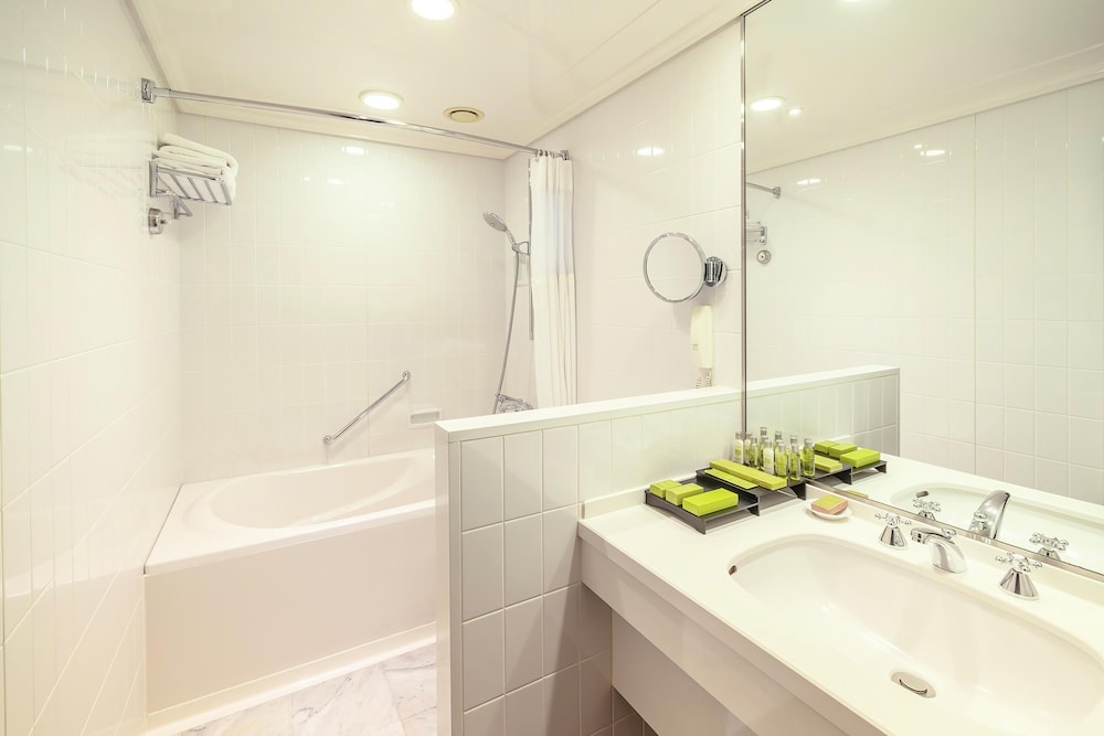 エグゼクティブキング バスルーム1 | ヒルトン福岡シーホーク