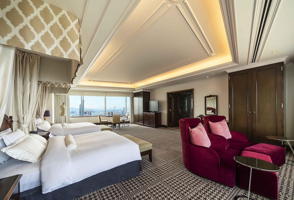 エグゼクティブ スイート (Panoramic, Bay View) リビング エリア0 | ヒルトン福岡シーホーク