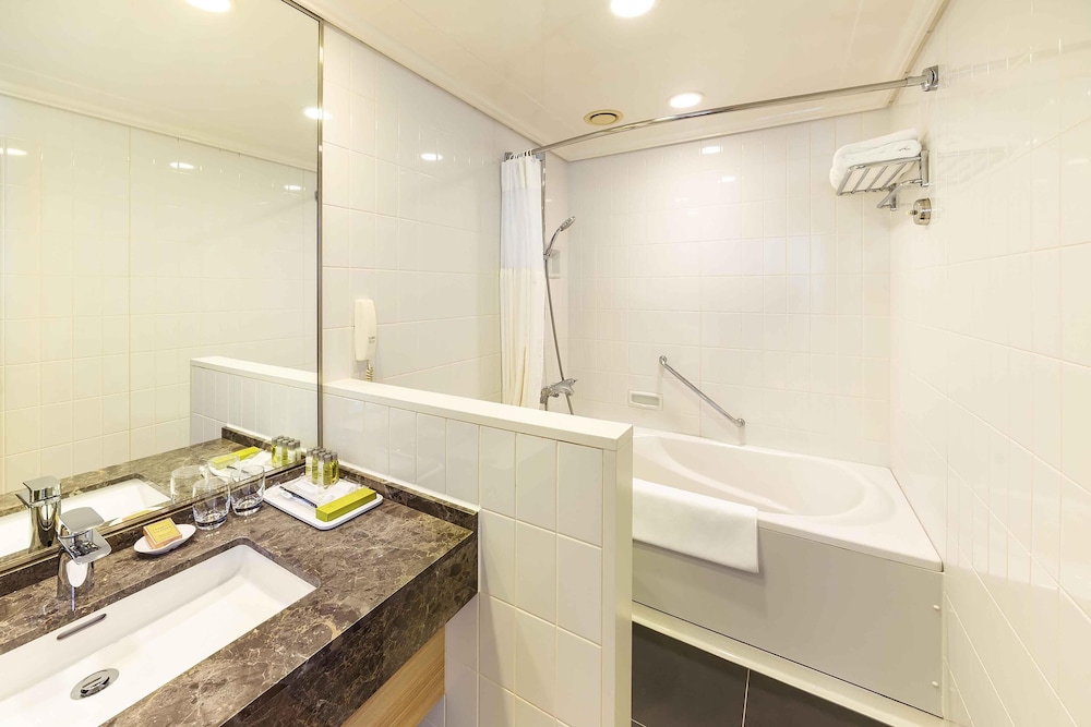 Twin Hilton High Floor バスルーム1 | ヒルトン福岡シーホーク