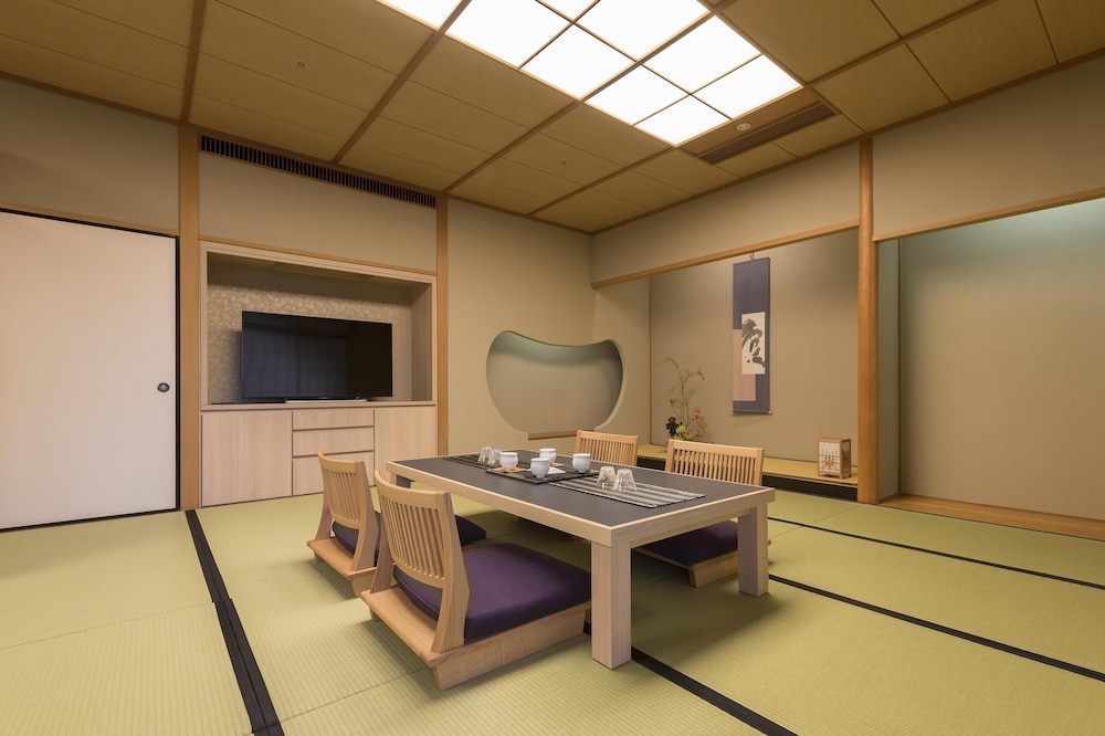 Japanese Suite リビング エリア1 | ヒルトン福岡シーホーク