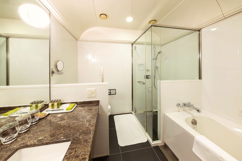 Triple Premium Deluxe バスルーム1 | ヒルトン福岡シーホーク