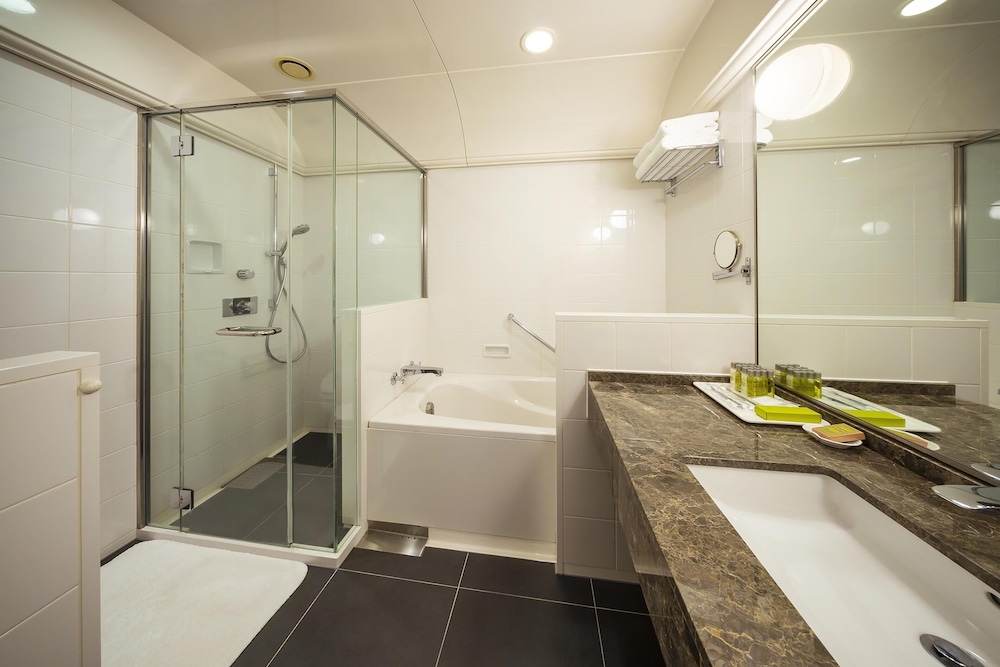 Family Junior Suite バスルーム1 | ヒルトン福岡シーホーク