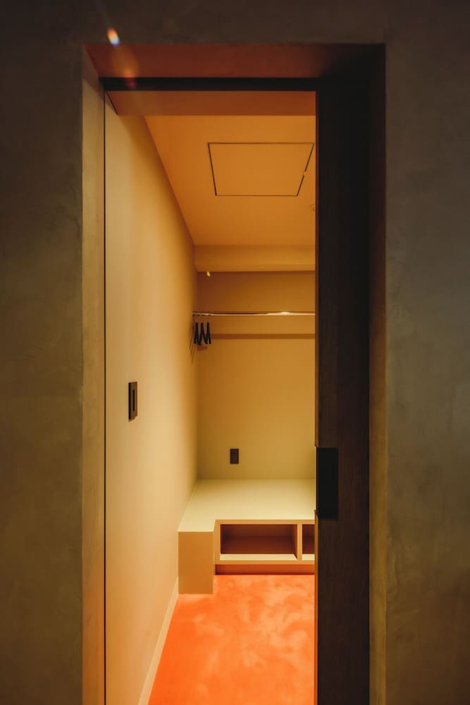 109㎡ 3階 テラススイート レイトアウトサービス (11:00) 禁煙 客室2 | ザ ノット 東京新宿