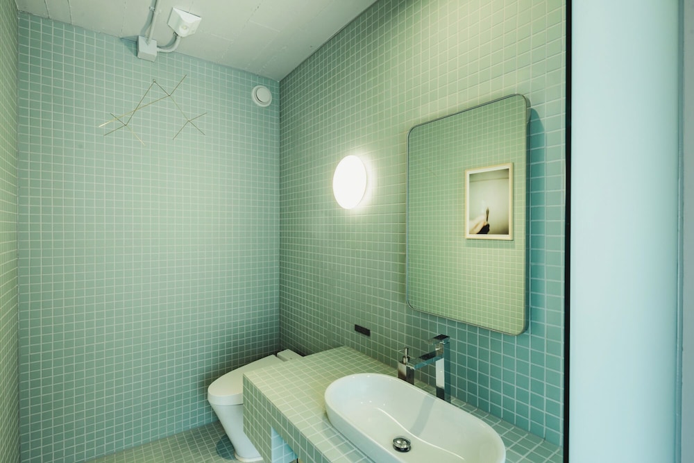 109㎡ 3階 テラススイート レイトアウトサービス (11:00) 禁煙 バスルーム1 | ザ ノット 東京新宿