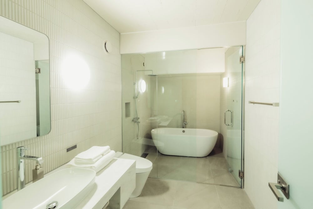 109㎡ 3階 テラススイート レイトアウトサービス (11:00) 禁煙 バスルーム0 | ザ ノット 東京新宿