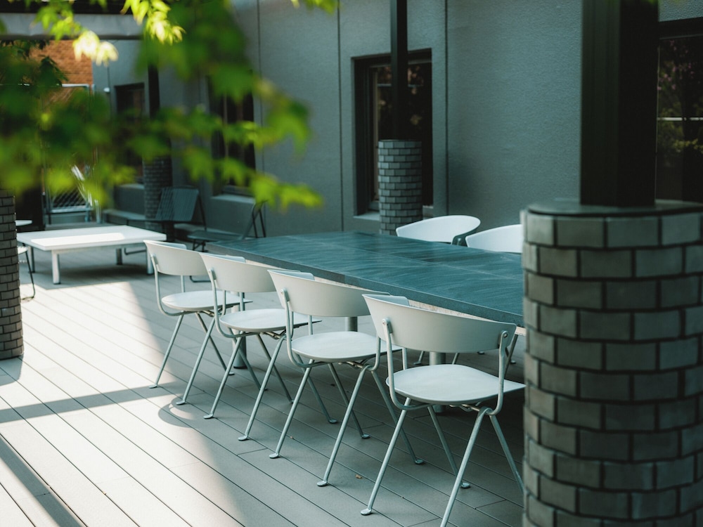 109㎡ 3階 テラススイート レイトアウトサービス (11:00) 禁煙 テラス / パティオ1 | ザ ノット 東京新宿