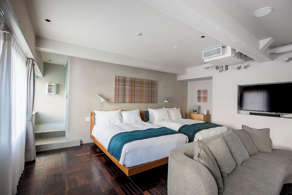 109㎡ 3階 テラススイート レイトアウトサービス (11:00) 禁煙 客室1 | ザ ノット 東京新宿