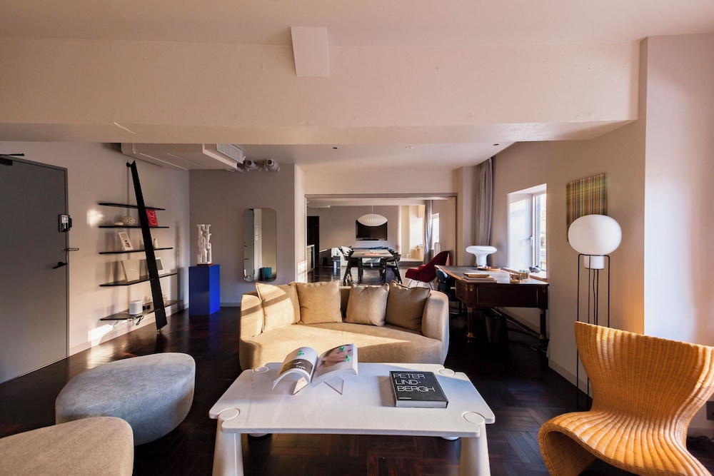 109㎡ 3階 テラススイート レイトアウトサービス (11:00) 禁煙 | ザ ノット 東京新宿