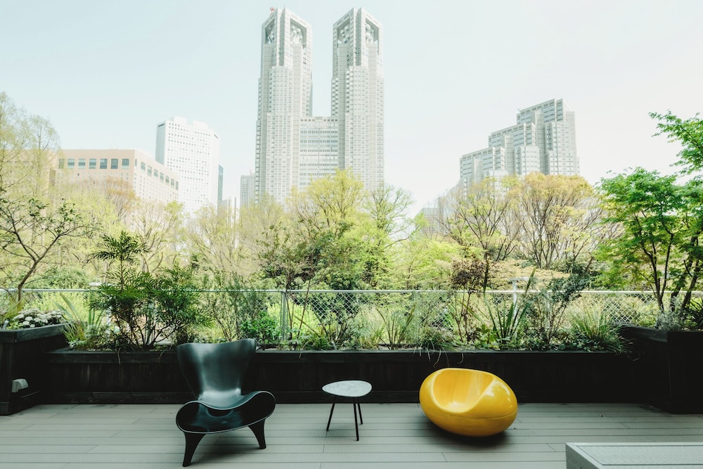 109㎡ 3階 テラススイート レイトアウトサービス (11:00) 禁煙 テラス / パティオ0 | ザ ノット 東京新宿