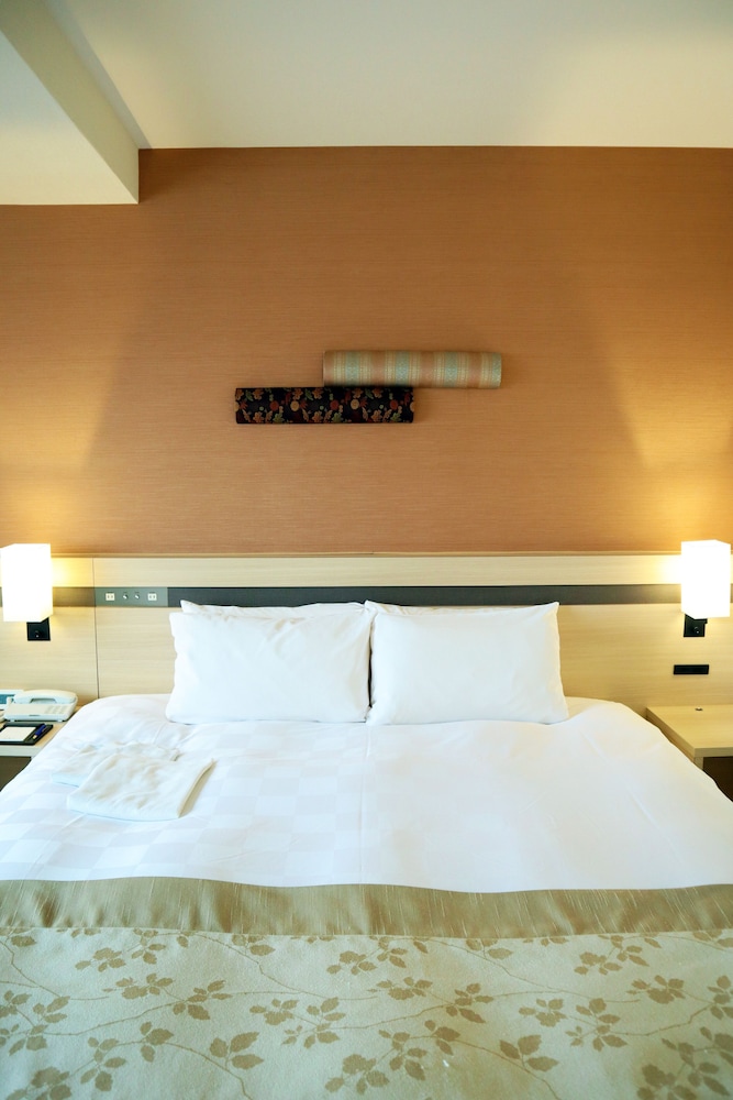 ダブルルーム ダブルベッド 1 台 禁煙 客室1 | からすま京都ホテル