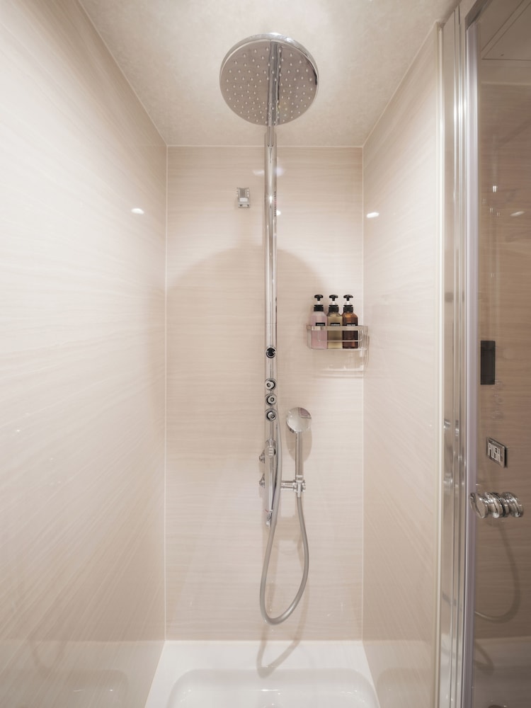 ファミリー4(禁煙) バスルーム1 | the b 赤坂