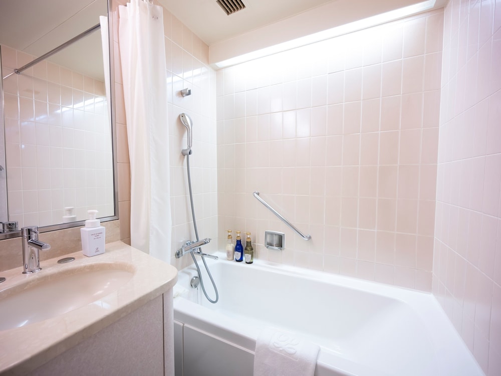 デラックスキングルーム 4-8F 禁煙 バスルーム2 | 東京プリンスホテル