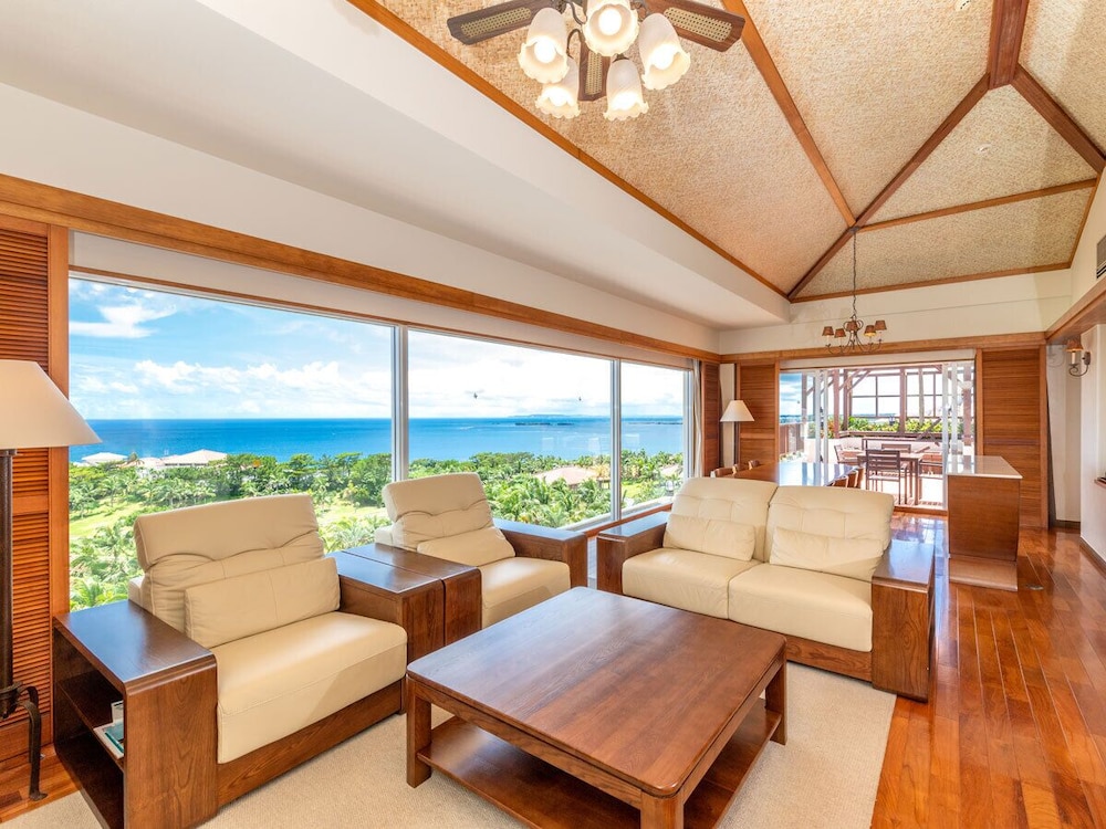 ロイヤル スイート プレミアムルーム オーシャンビュー ジェットバス付 | カヌチャベイホテル & ヴィラズ