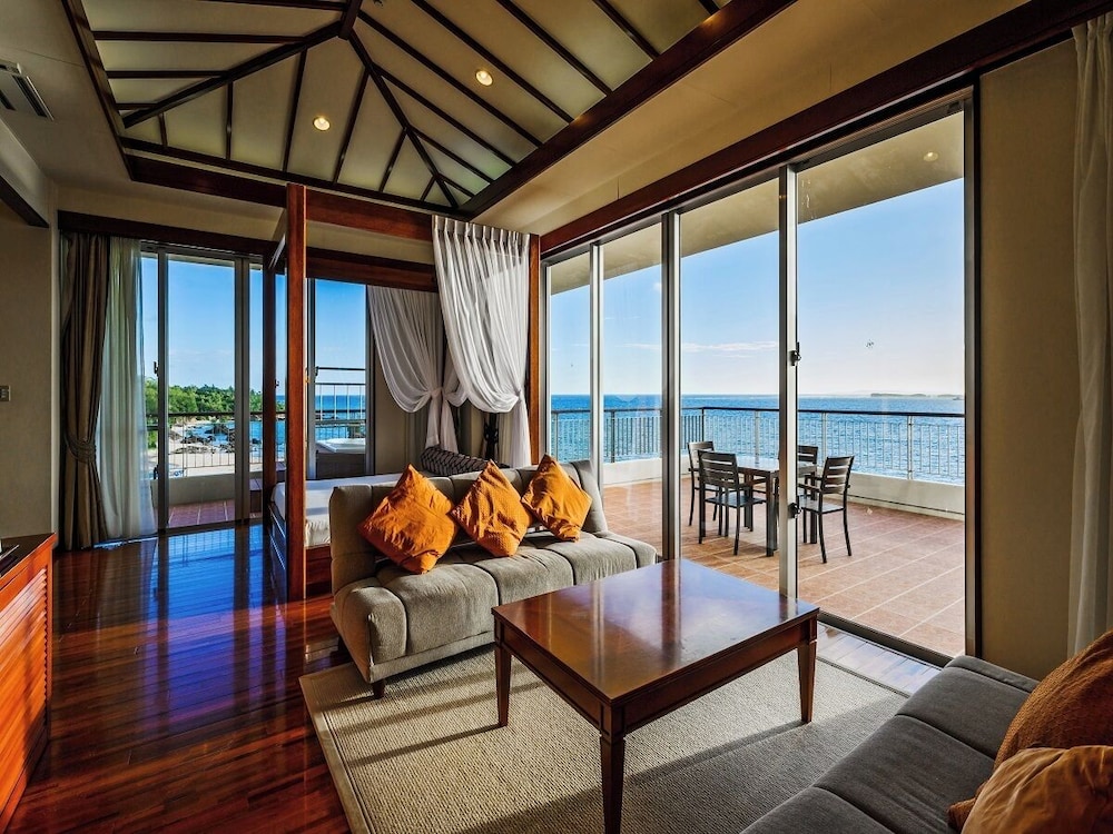 アビアン ビーチサイド コテージ プレミアムルーム オーシャンビュー ジェットバス付 2階 | カヌチャベイホテル & ヴィラズ