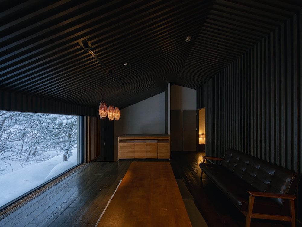 半露天温泉4ベッドスイート | 小樽リトリート 蔵群 by 温故知新