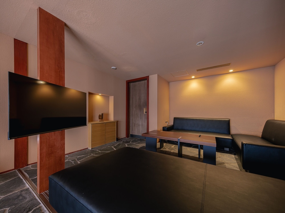 半露天温泉ジュニアスイート テレビ0 | 小樽リトリート 蔵群 by 温故知新