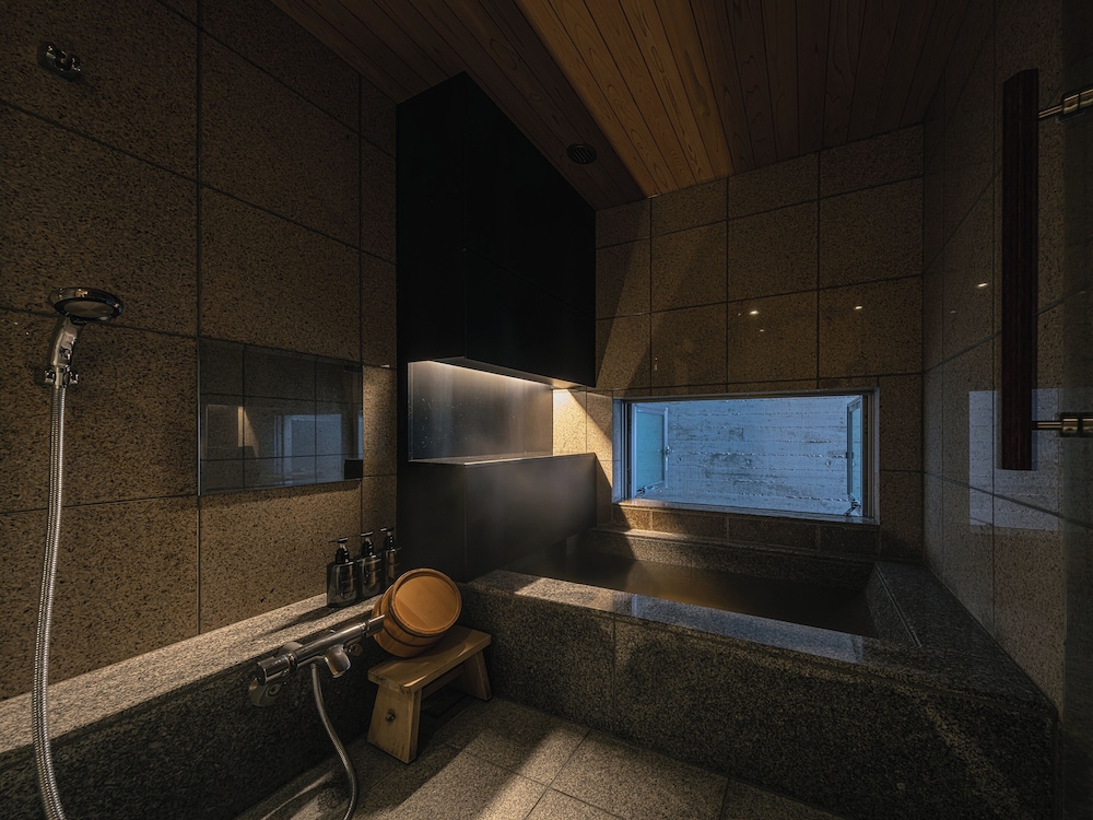 温泉メゾネット和洋室 バスルーム0 | 小樽リトリート 蔵群 by 温故知新