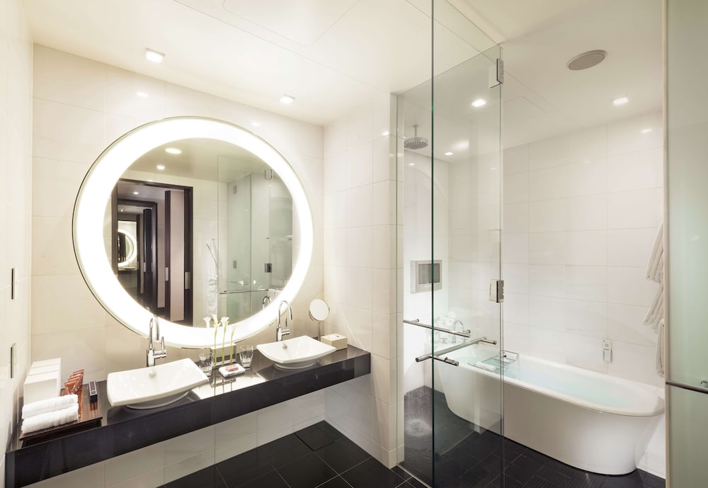 スイート キングベッド 1 台 ベイビュー バスルーム1 | コンラッド東京