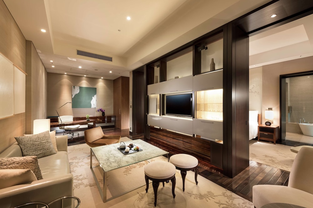 デラックス スイート キングベッド 1 台 ベイビュー 客室7 | コンラッド東京