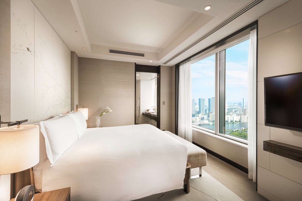 デラックス スイート キングベッド 1 台 ベイビュー 客室6 | コンラッド東京