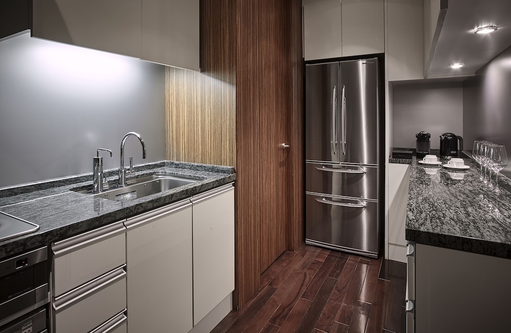 ロイヤル スイート キングベッド 1 台 専用キッチン0 | コンラッド東京