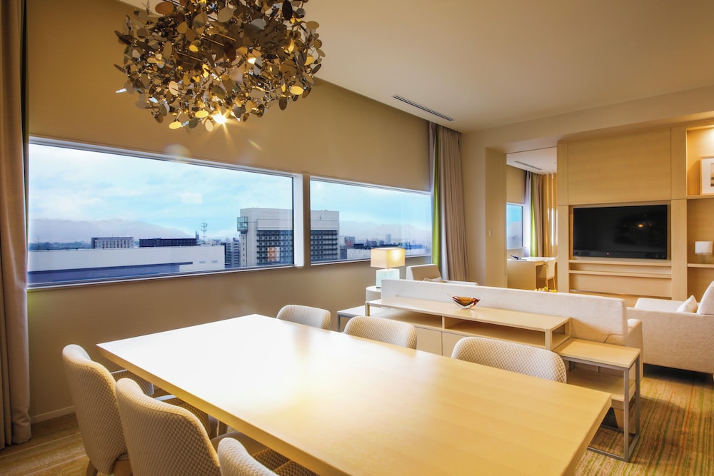 クラブスイート [クラブラウンジアクセス] 禁煙 リビング エリア0 | ホテル日航姫路