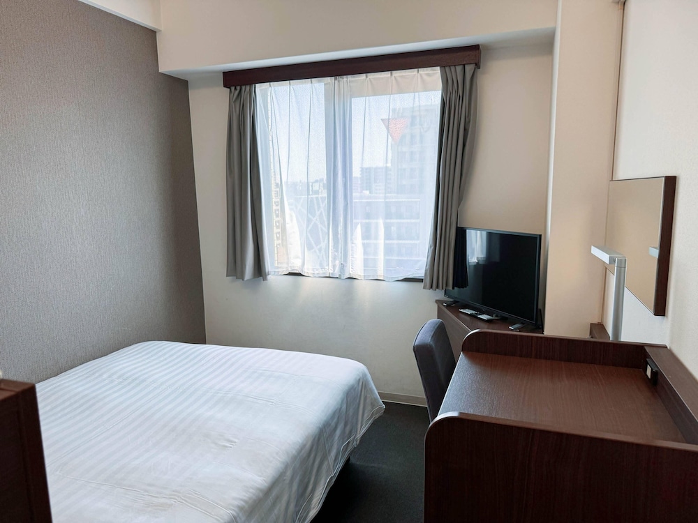 スタンダード ルーム ダブルベッド 1 台 禁煙 客室5 | コンフォート ホテル 堺