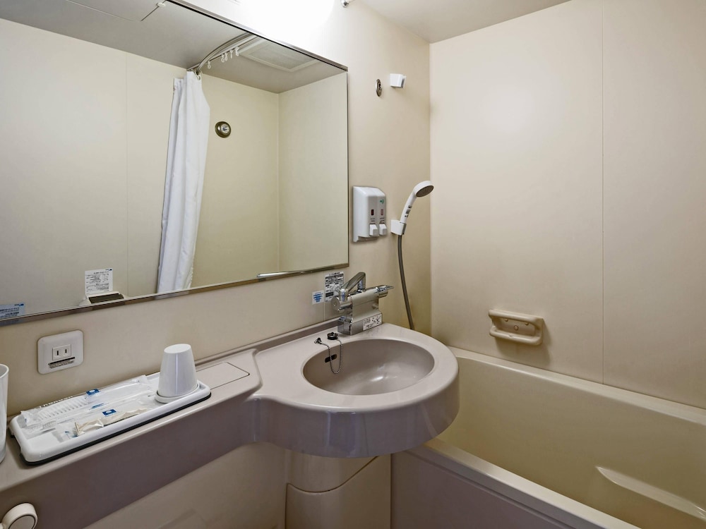 ルーム ダブルベッド 1 台 禁煙 バスルーム0 | コンフォート ホテル 横浜関内