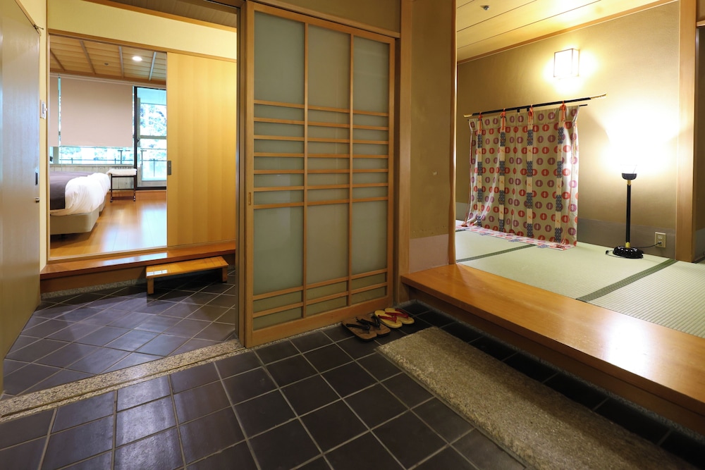迎賓館露天風呂付客室 花富貴 Hanahuki 客室3 | 海石榴 (つばき)