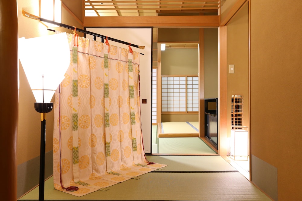 迎賓館露天風呂付客室　春曙紅 Shunsyokou | 海石榴 (つばき)