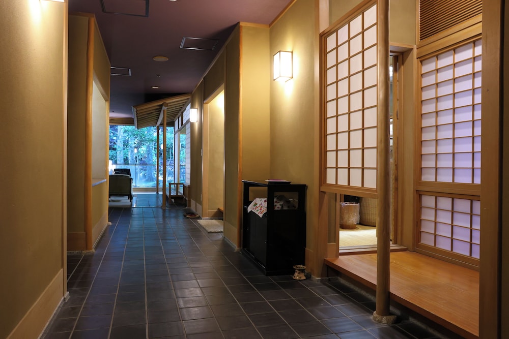 迎賓館　古金襴 Kokinran (内風呂のみ） 客室1 | 海石榴 (つばき)