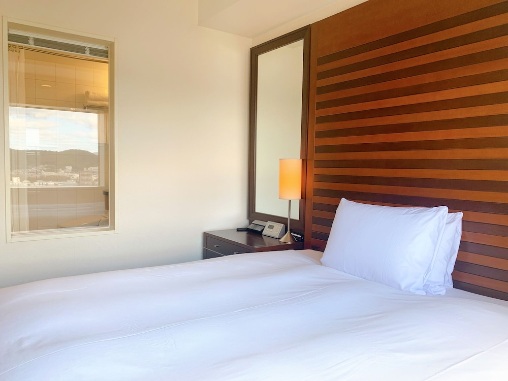 スタンダード ルーム クイーンベッド 1 台 クラブラウンジ利用可 客室3 | ANAクラウンプラザホテル岡山 by IHG