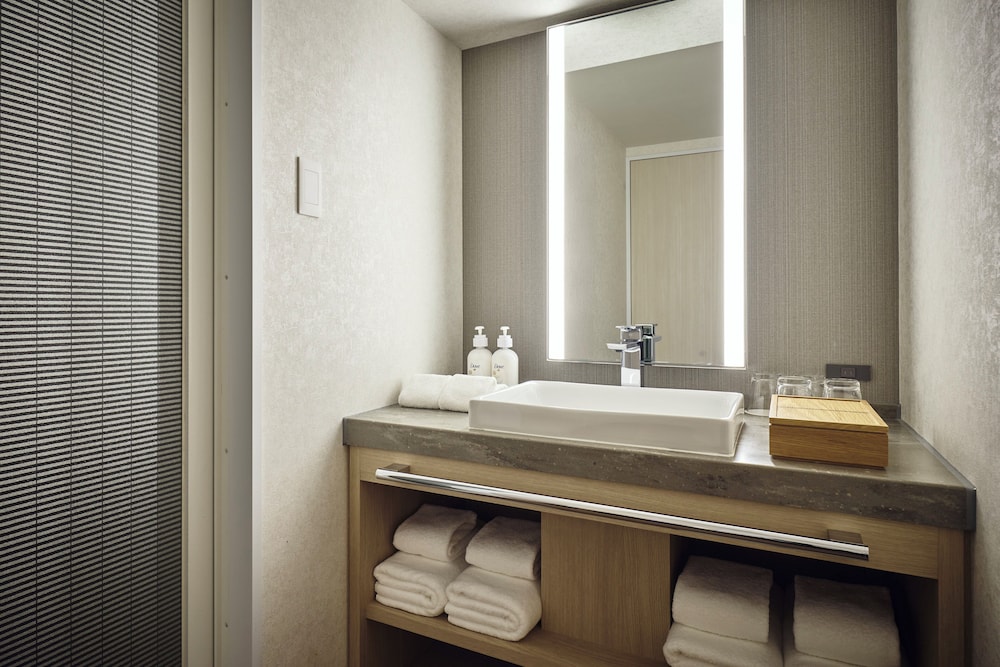 スイート 1 ベッドルーム バスルーム1 | Holiday Inn Kyoto Gojo by IHG