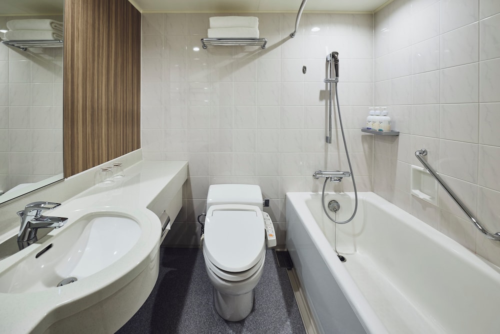 スタンダード ルーム バスルーム1 | Holiday Inn Kyoto Gojo by IHG