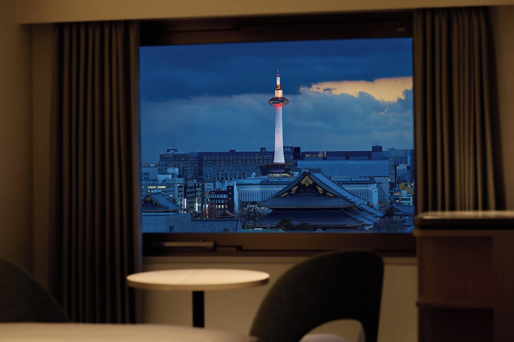 スタンダード ルーム キングベッド 1 台 シティビュー (High Floor) 客室1 | Holiday Inn Kyoto Gojo by IHG