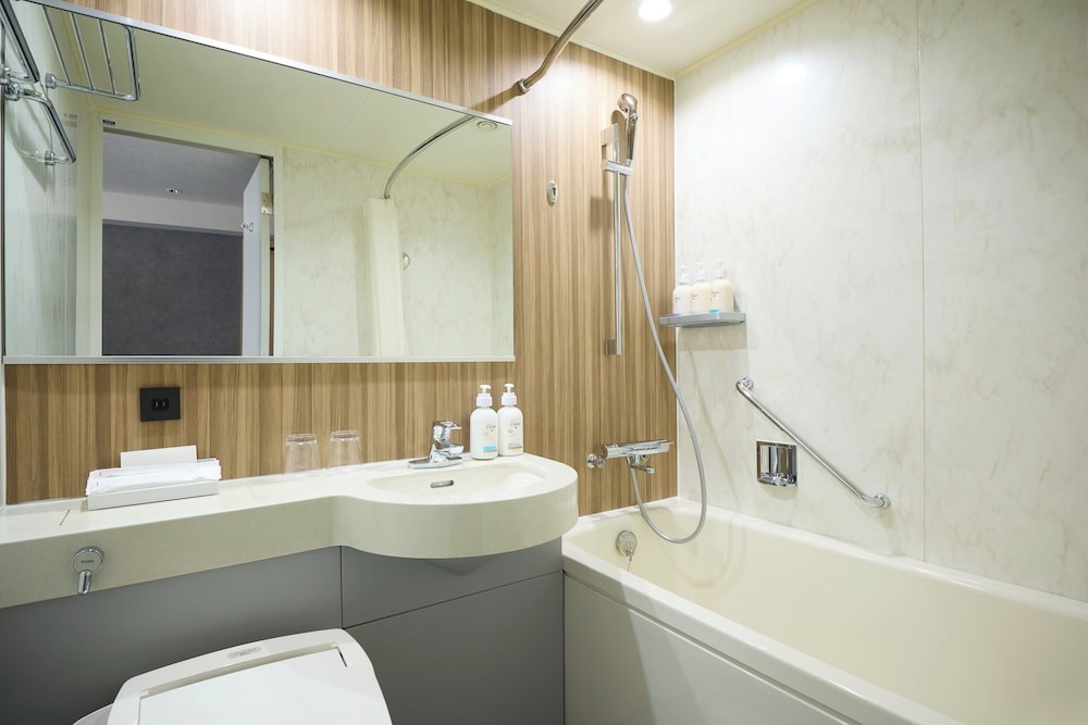 スタンダード ルーム シングルベッド 2 台 バスルーム0 | Holiday Inn Kyoto Gojo by IHG