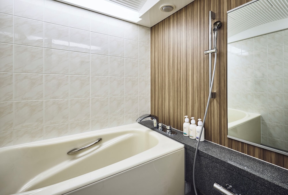 スイート 1 ベッドルーム バスルーム0 | Holiday Inn Kyoto Gojo by IHG