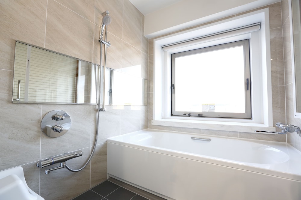 Jプレミアムラグジュアリー【赤】 バスルーム0 | ホテル JAL シティ那覇