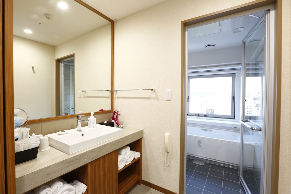 Jプレミアムラグジュアリー【赤】 バスルームの設備0 | ホテル JAL シティ那覇