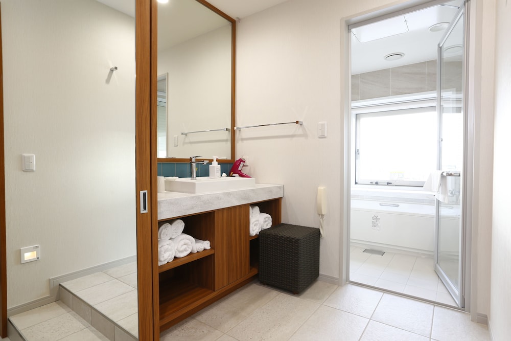 Ｊプレミアムラグジュアリー【青】 バスルームの設備1 | ホテル JAL シティ那覇