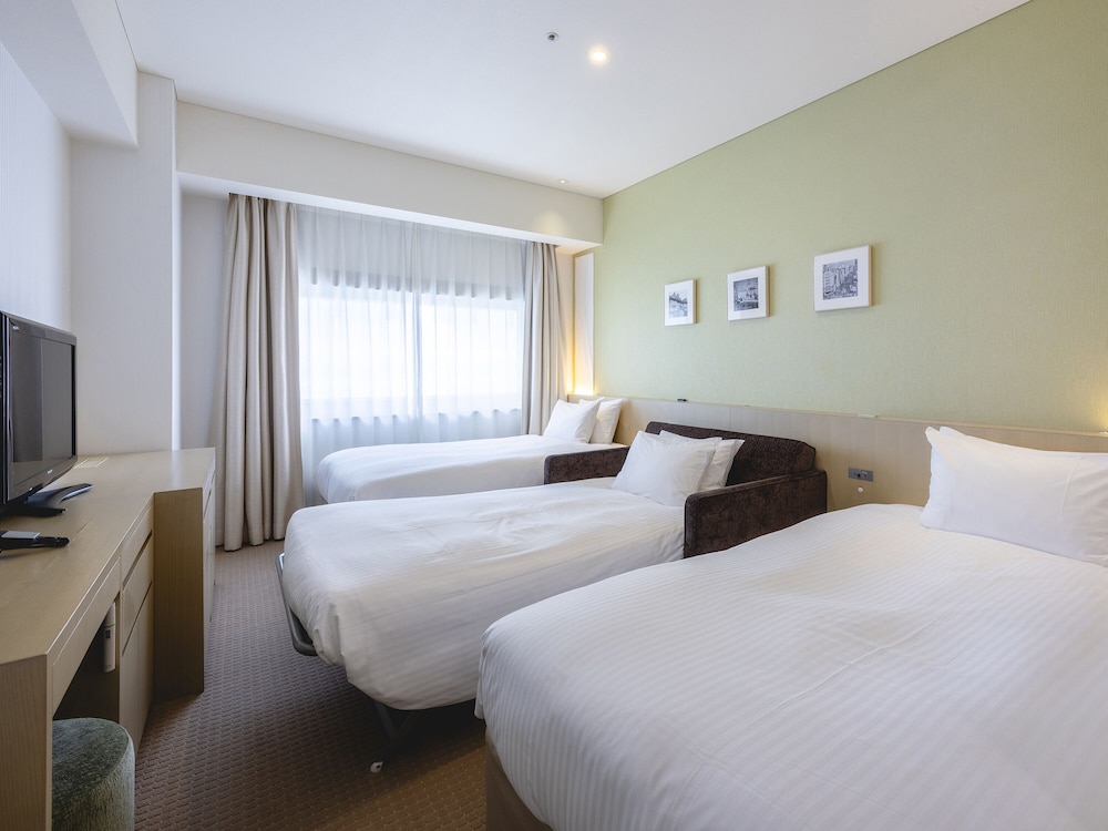 [禁煙] ReFaルームトリプル（23㎡／ベッド2台＋ソファベッド） 客室2 | ホテル グレイスリー 銀座