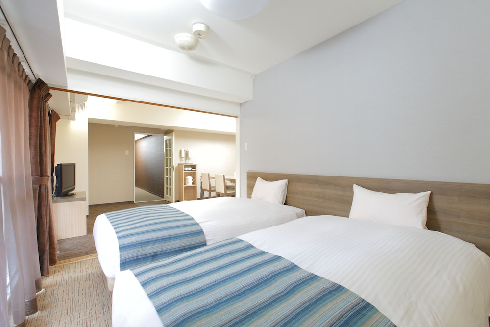 ファミリー フォースルーム 禁煙 50平米 (清掃なし) | ホテルマイステイズ大手前