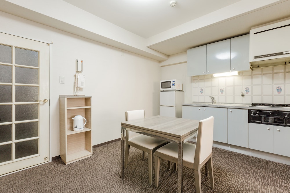 スーペリア ツインルーム 禁煙 38平米 (清掃なし) 客室内のダイニングエリア0 | ホテルマイステイズ大手前